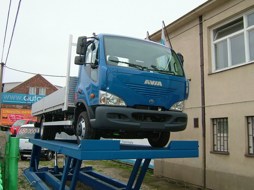 AVIA D100 E valník
