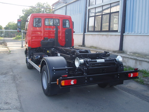 AVIA D90 N nosič kontejnerů