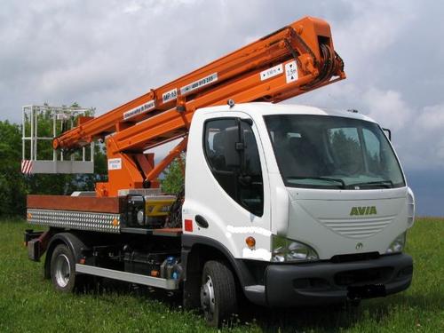 AVIA D75 hydraulická plošina MP13