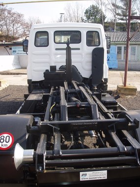 AVIA D90 N NOSIČ KONTEJNERŮ